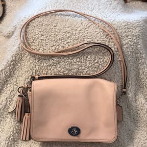 Pink shoulder bag with tassels